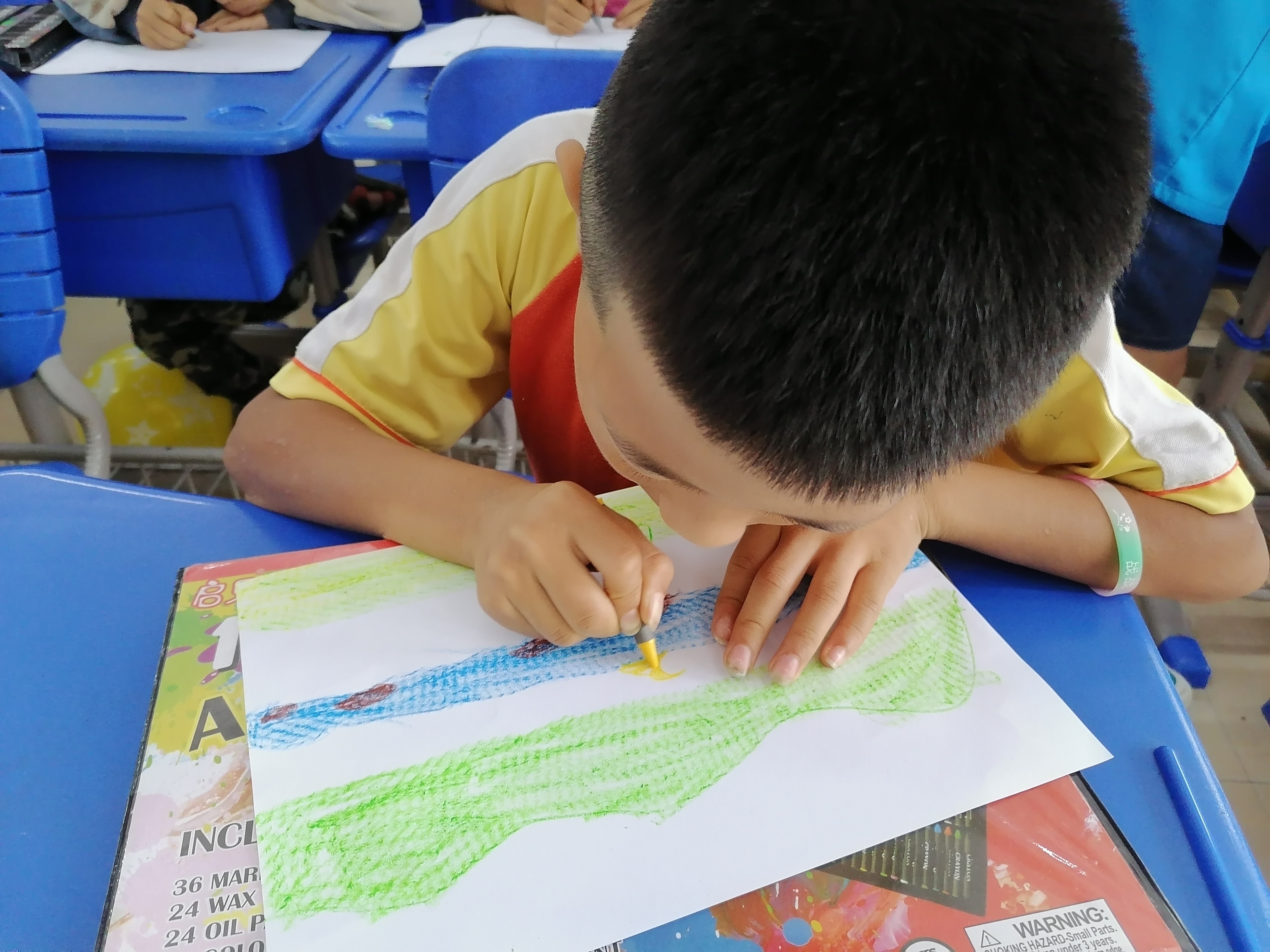 用画笔画出美丽家乡.jpg 用画笔画出美丽家乡.jpg